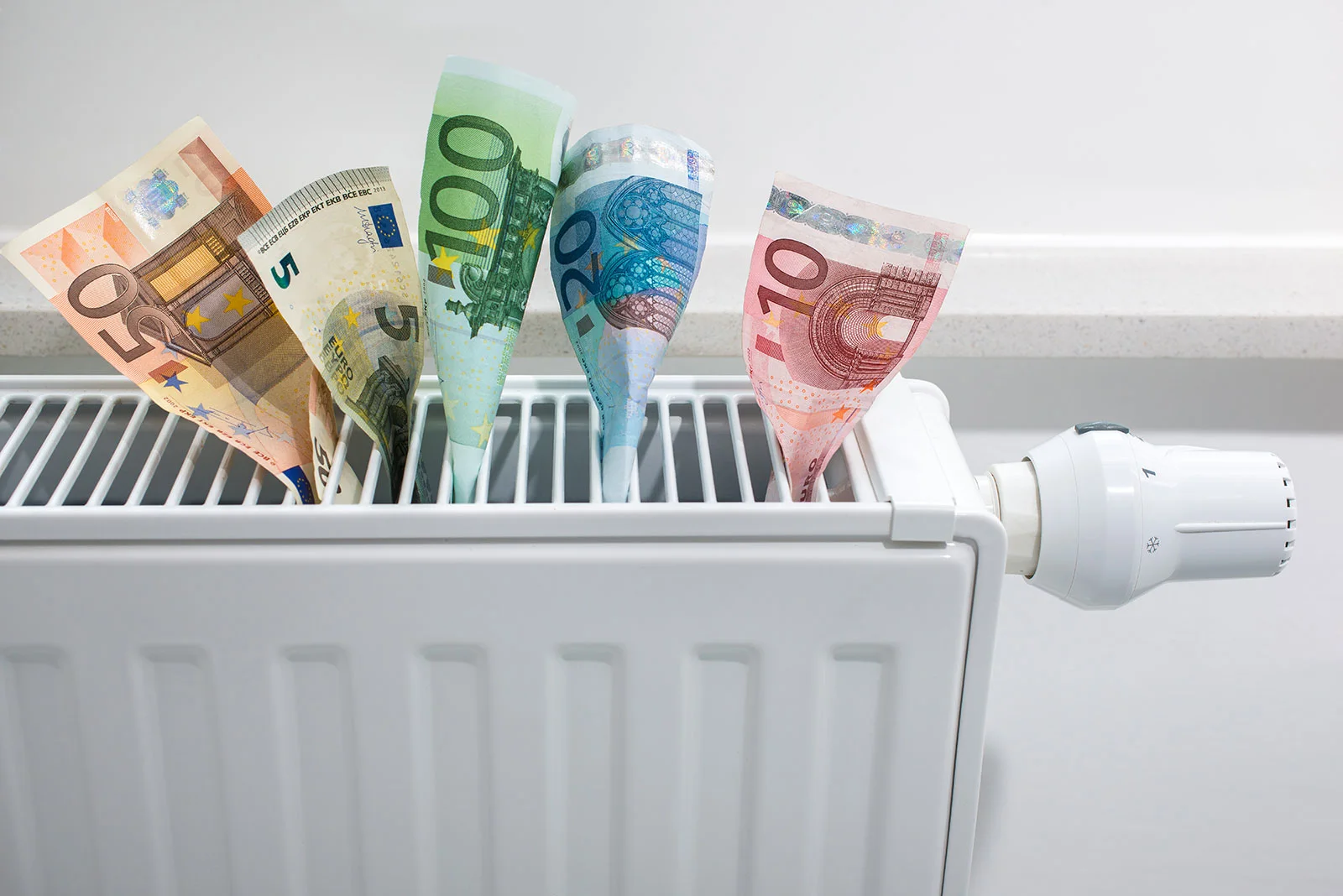 Bankbiljetten komen uit een radiator
